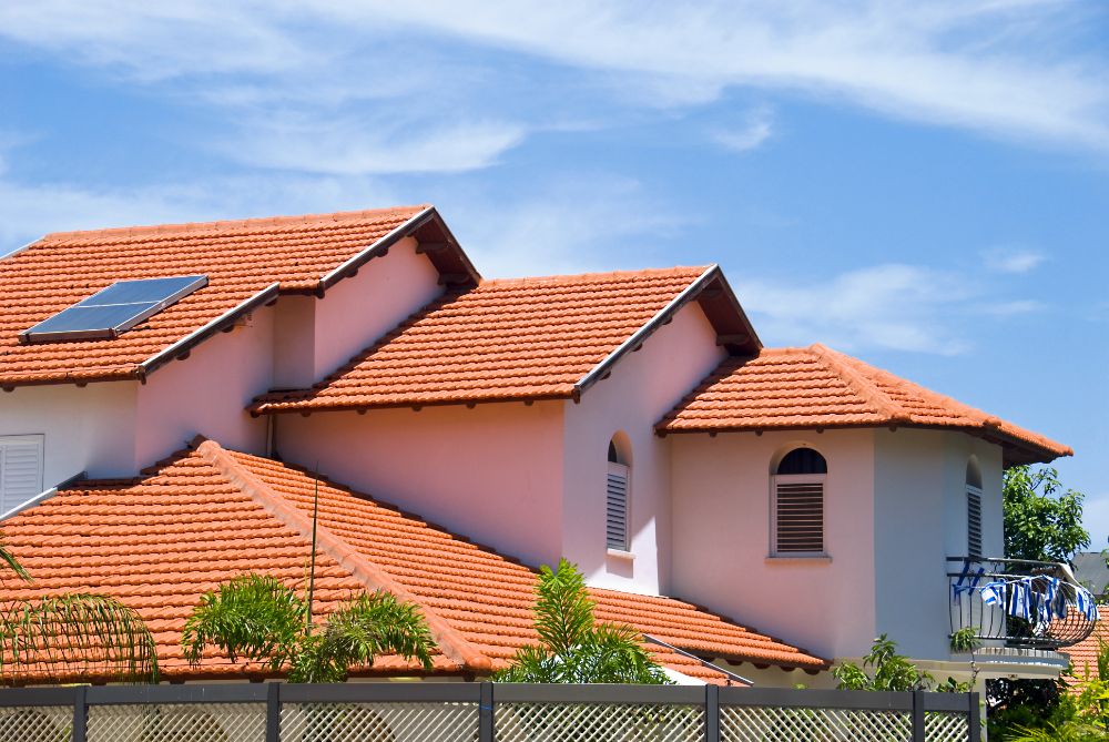 Professional roof cleaning through softwashing